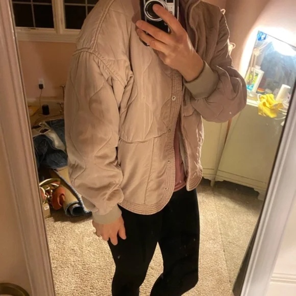 Blank NYC Cropped Quilted Snap Button Oversized Pink Jacket - Picture 2 of 9